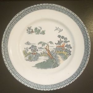Vintage hand painted blue willow plate 10"